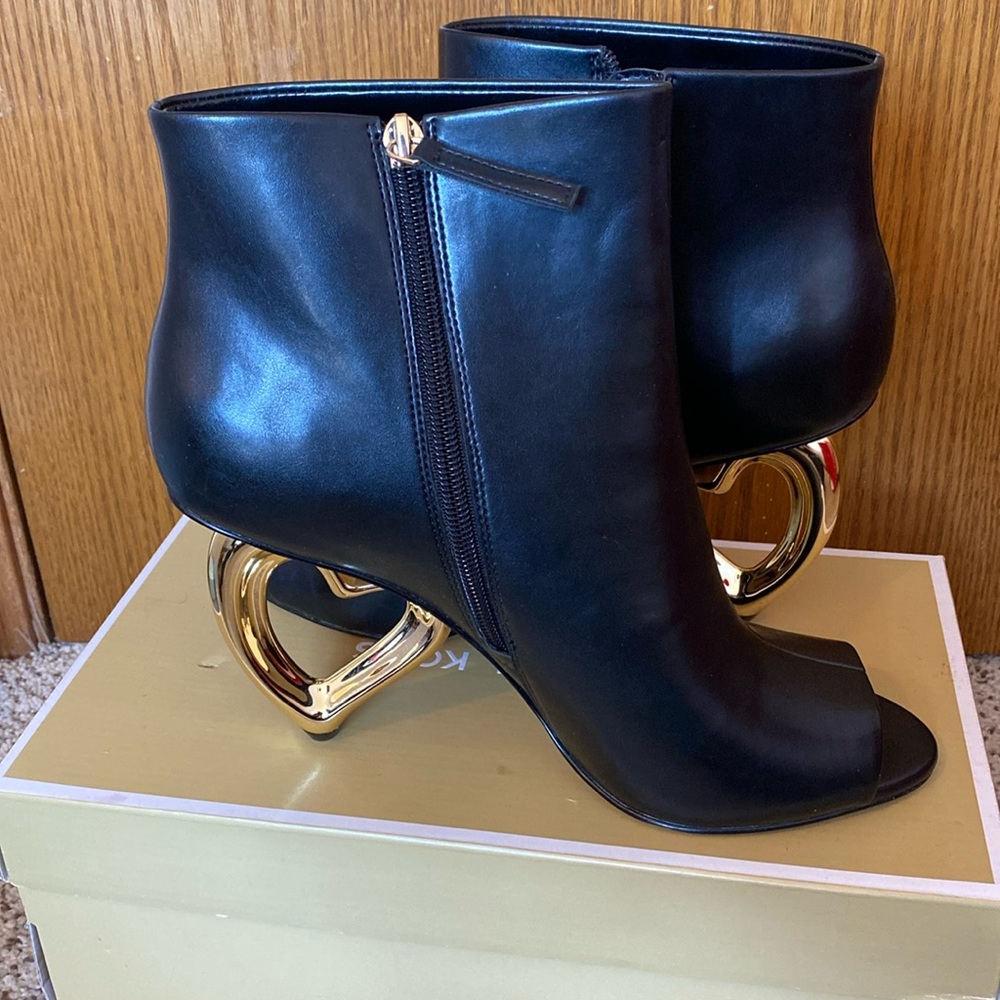Amina Abduljalil Iconic sandals